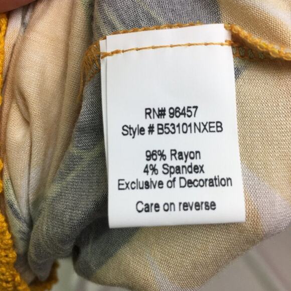 Lone & Lux Leaf Pattern Top Yellow Green 1X - Picture 10 of 15